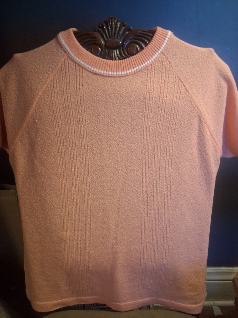 Men's Peach Knit Short-Sleeve Sweater - Classic Crew Neck